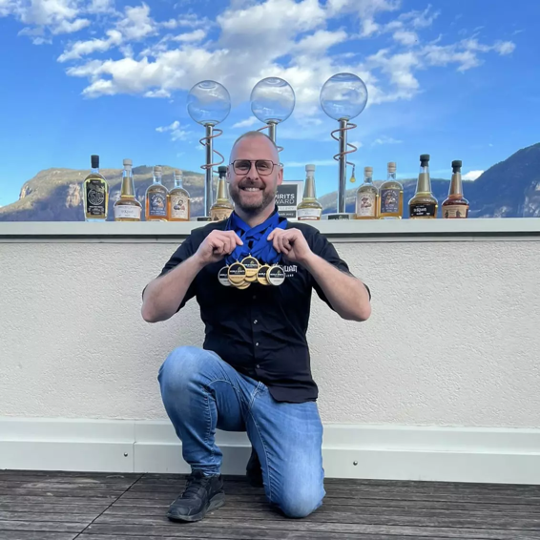 Master Distiller Mario Rudolf von St. Kilian Distillers mit den Awards 2023