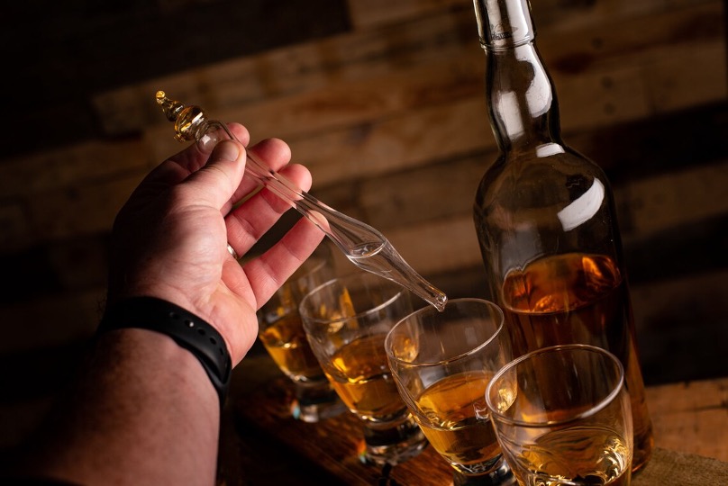 Drams & More - Wasser in den Whisky