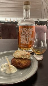 Schweden: Lachstatar auf Reibekuchen mit Mackmyra "Limousin"