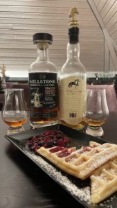 Niederlande: Waffeln wahlweise mit Frysk Hynder Port Cask oder Millstone Amarone peated